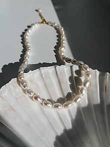 Náhrdelníky - Sonata - náhrdelník z bielych barokových perál - 16030032_