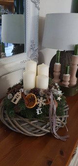 Dekorácie - Adventný vianočný voňavý veniec - 16030960_