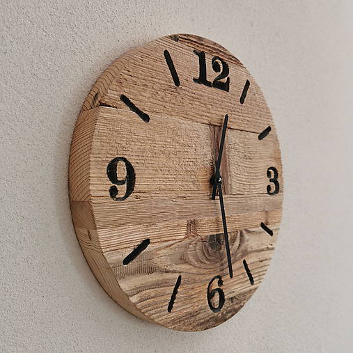 Hodiny - Nástenné hodiny - smrekové drevo, priemer 38 cm - 16033137_