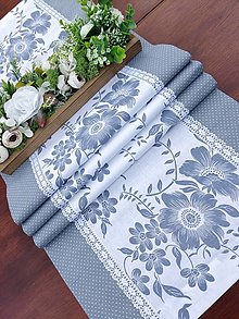 Úžitkový textil - Štola - šedé kvety na biele s bodkou - 16035341_
