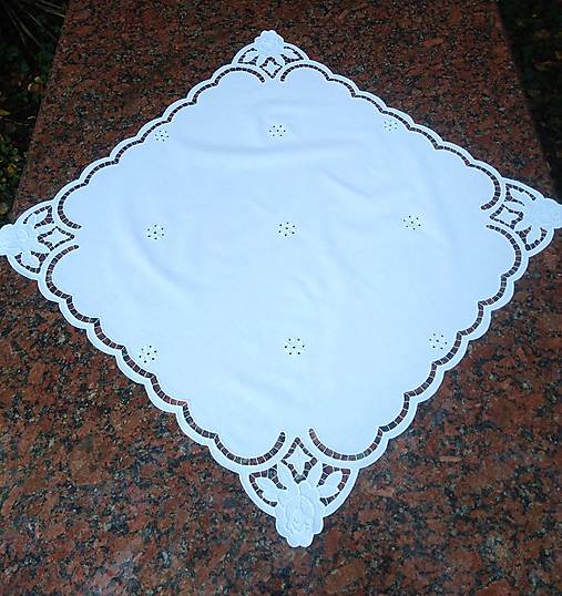 Úžitkový textil - Ručne vyšívaná dečka richelieu R27 štvorec 82x82cm - 16037713_