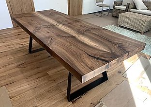 Nábytok - 💥 Jedálenský stôl z orechového dreva a čierného matného epoxidu 💥 - 16037849_