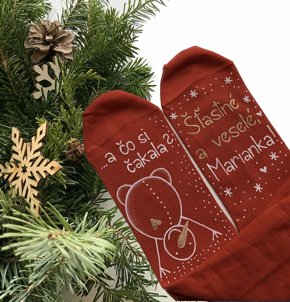 Maľované vianočné ponožky s nápisom: "A čo si čakal?..." alebo na želanie (červené s menom)