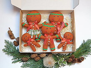 Dekorácie - Vianočné ozdôbky - perníková rodinka, v darčekovom balení - 16038984_