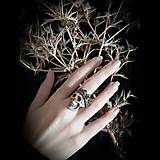 Prstene - Gotický prsteň lebka v korune Memento mori Halloween mystika - 16039378_