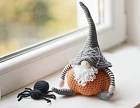 Dekorácie - Háčkovaný Halloween Gnóm a pavúk, 24 cm - 16039656_