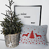 Úžitkový textil - Dekoračný vankúšik Vianoce s jazvečíkom - 16044494_