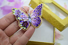Brošne - Vyšívaná brošňa fialový motýlik - 16046506_