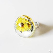 Prstene - Handmade živicový polguľový prsteň - žltý kvet - 16046441_