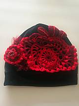 Čiapky, čelenky, klobúky - Čierna zamatová dámska čiapka- Teplá pletená čiapka - 16047829_