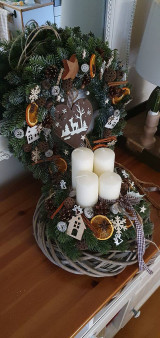 Dekorácie - Adventný vianočný voňavý veniec - 16048417_