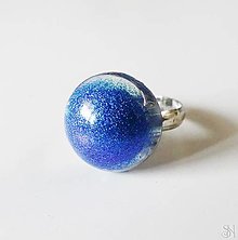 Prstene - Modrý pertleťový živicový polguľový prsteň - 16049131_