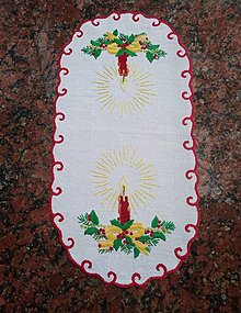 Úžitkový textil - Ručne vyšívaná vianočná dečka PS53 ovál 52x26cm - 16050269_