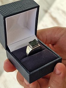 Prstene - Strieborný štvorcový vltavínový pánsky statement prsteň - 16051678_