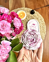 Jemná ružová pivonka zo sadry, rekvizity na predmetové fotografie,  ručne vyrobené dekorácie pre váš domov