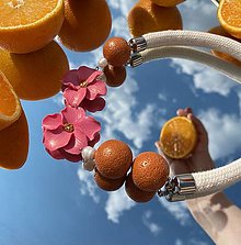 Náhrdelníky - Pomerančový náhrdelník s květinami - 16056529_