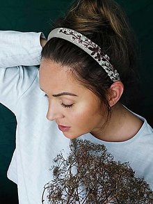 Ozdoby do vlasov - Ľanová "Puff" čelenka s ručnou rastlinnou výšivkou - svetlá piesková veľký vzor - 16052816_