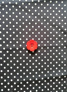 Bundy a kabáty - Čierny plášť s bielymi bodkami a červeným golierom  (Červená) - 16053412_