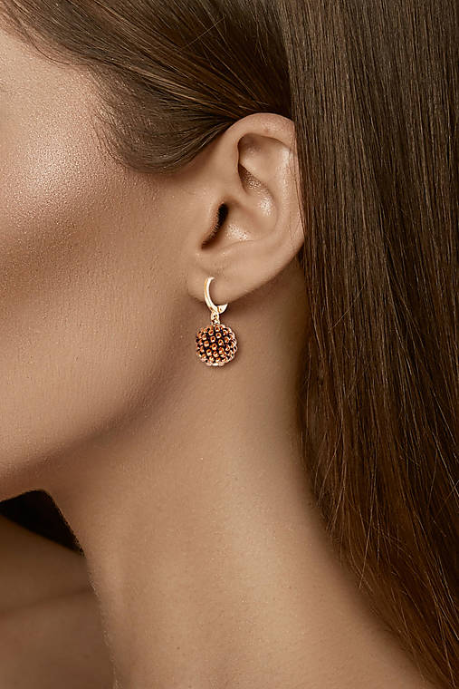 Elegantné náušnice s perličkou