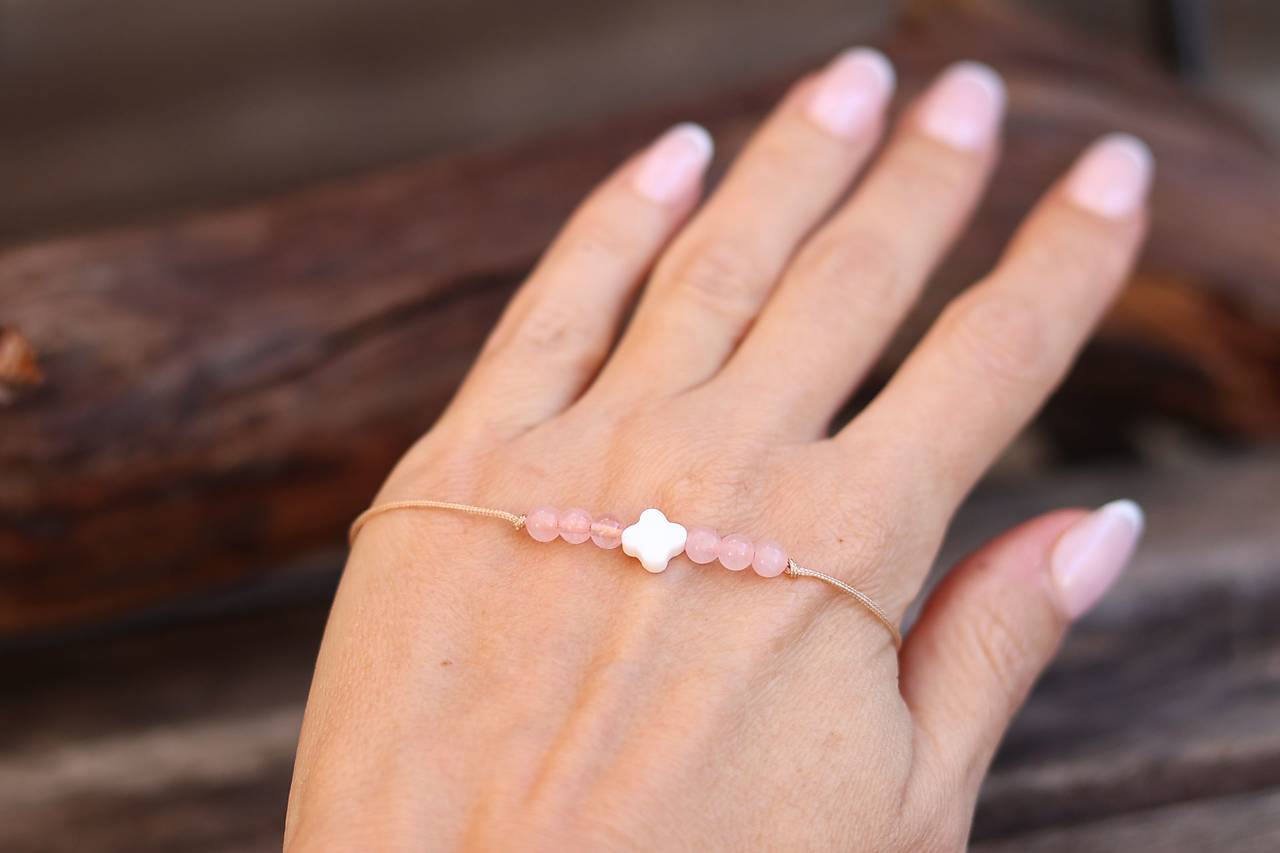 Náramok na šnúrke štvorlístok