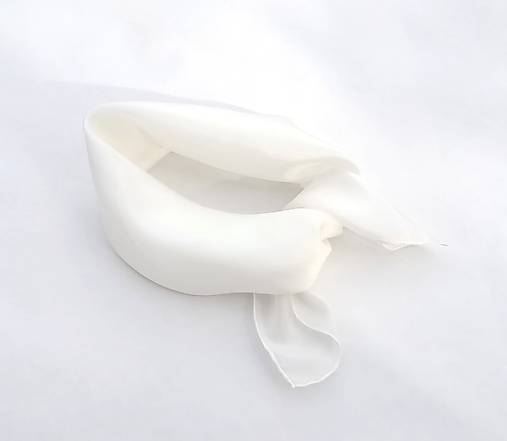 Šatky -  "white" hodvábná šatka  55x55cm skladom - 16069675_
