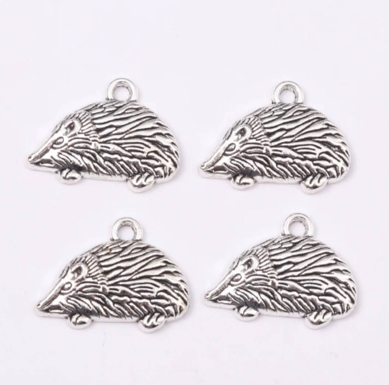 PR102 Prívesok ježko 2 x 1,1 cm 