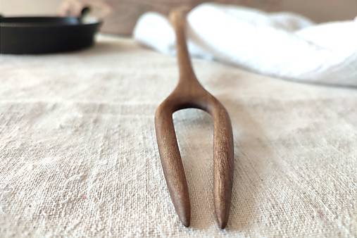 Drevená servírovacia vidlica