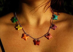 Náhrdelníky - Dúhový náhrdelník s motýlikmi - 16079969_