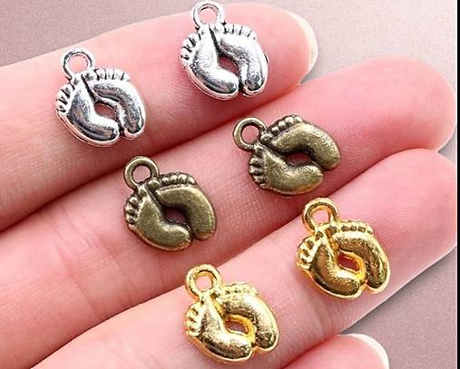 Komponenty - Unikátne prívesky v tvare nožičiek bábätka 13x10mm - 16081501_