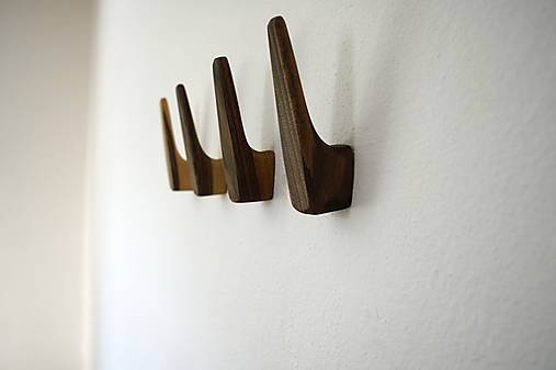 Nástenný vešiak KING drevo orech