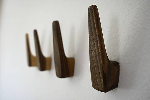 Nástenný vešiak KING drevo orech