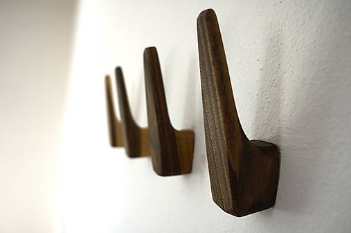 Nástenný vešiak KING drevo orech