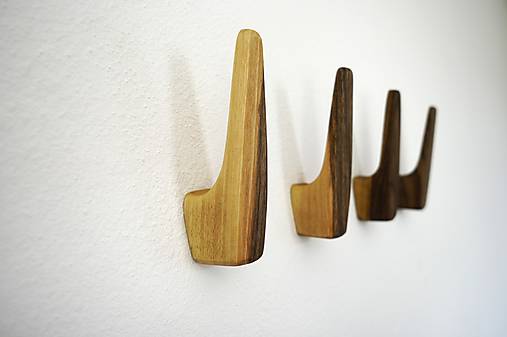 Nástenný vešiak KING drevo orech