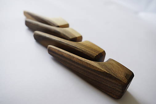 Nástenný vešiak KING drevo orech