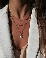 Náhrdelníky - Zara - trojradový retiazkový náhrdelník s keshi perlou - 16084179_