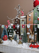 Dekorácie - Vianočná dekorácia ,,Santova dedinka,, - 16086951_