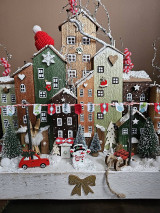 Dekorácie - Vianočná dekorácia ,,Santova dedinka,, - 16086952_