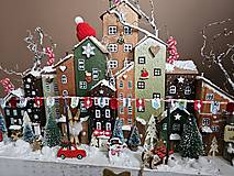 Dekorácie - Vianočná dekorácia ,,Santova dedinka,, - 16086953_