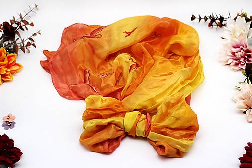 Ručne maľovaný hodvábny šál - žltá, oranžová - Orange vtáčatá