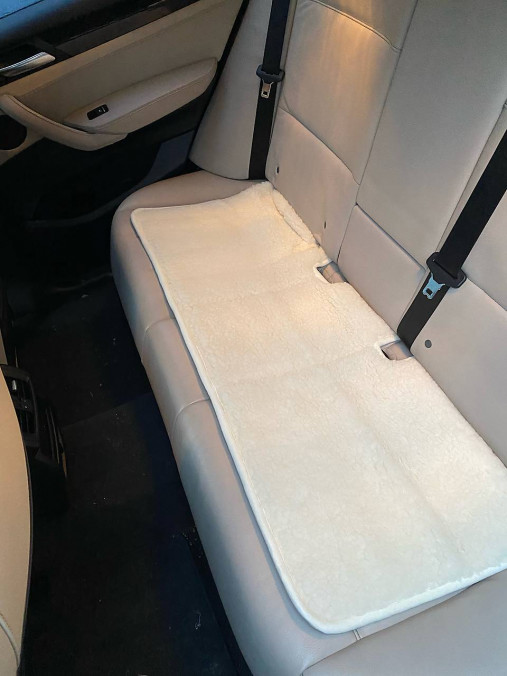 Úžitkový textil - RUNO SHOP Hrejivý sedák do auta BMW 100 % ovčie rúno vo vlase proti prechladnutiu a prehriatiu Baranček na mieru - 16085703_