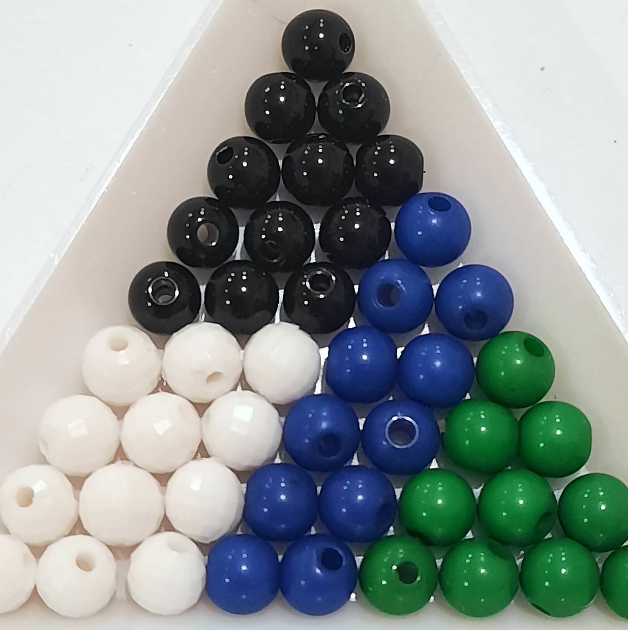 Korálky COLOR plast 6mm-30ks