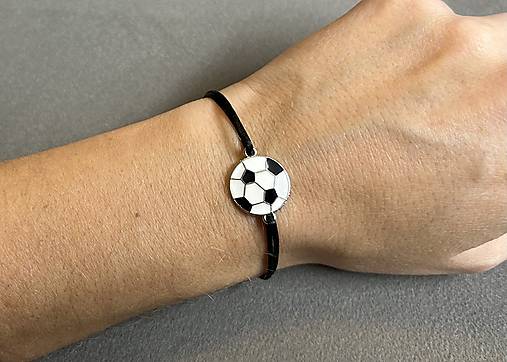 Jednoduchý šnúrkový náramok “futbal” pre malého (aj veľkého) futbalistu