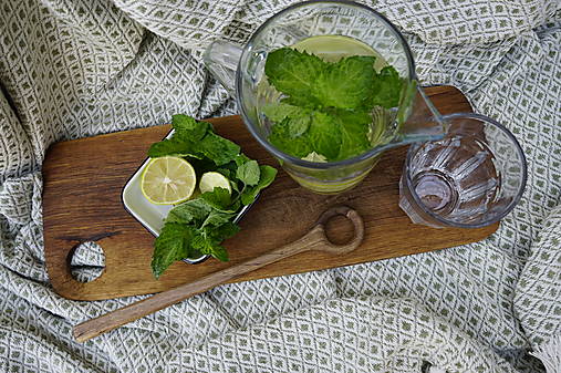 Drevené limonádové miešadlo