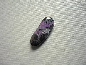 Minerály - Troml. kámen – sugilit 19 mm, č.43f - 16093219_