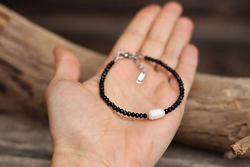Bohemian náramok z minerálu spinel a perla