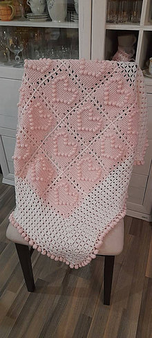 Úžitkový textil - Quilt háčkovaný detský so srdiečkami - 16099640_