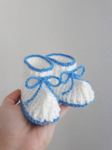 Detské topánky - Ručne háčkované čižmičky pre bábätko biela/kobaltovo modrá - 16097575_