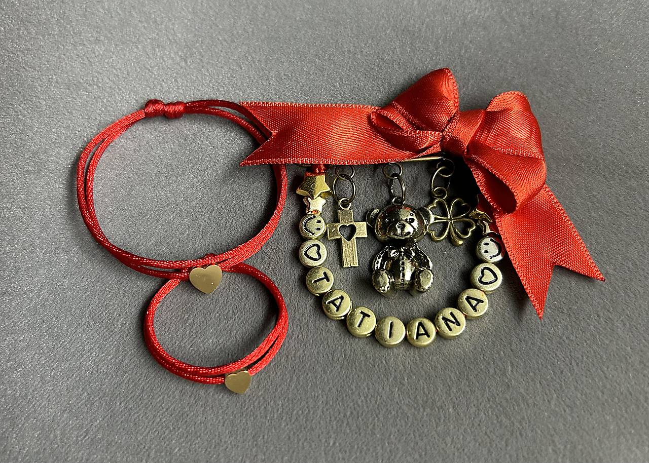 Set proti urieknutiu  - mašlička na kočík/vajíčko + 2x náramok so srdiečkom z chirurgickej ocele