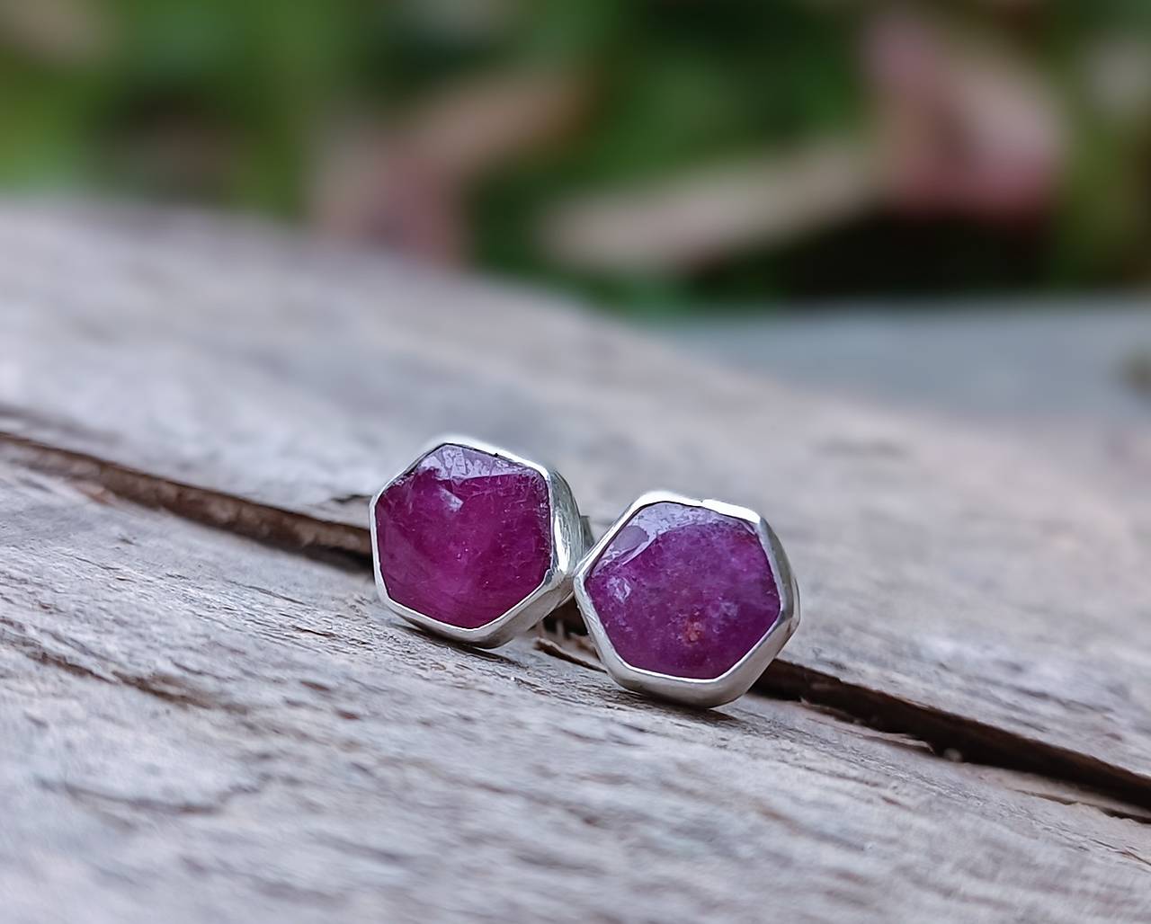 Strieborné Náušnice s Rubínom