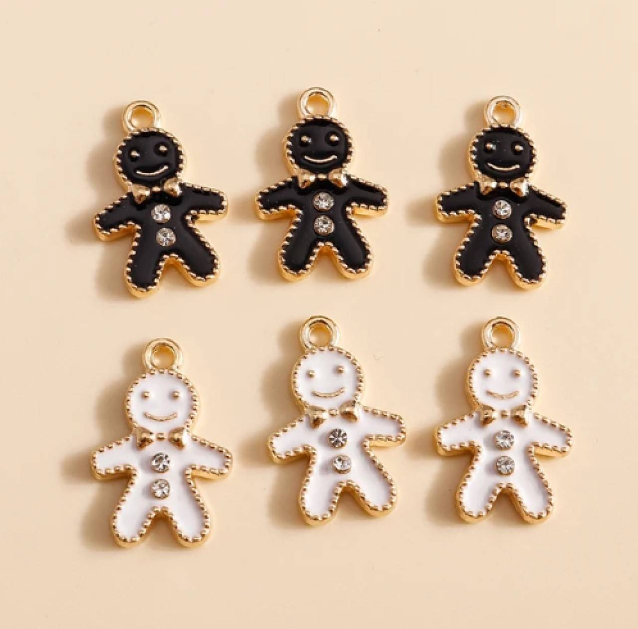 PR104 Prívesok vianočný perníček 2 x 1,3 cm